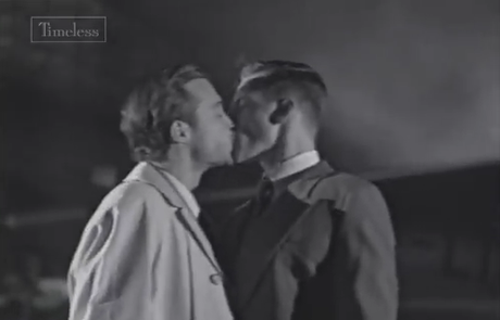 Por primera vez, LYNX incluye a dos hombres besándose