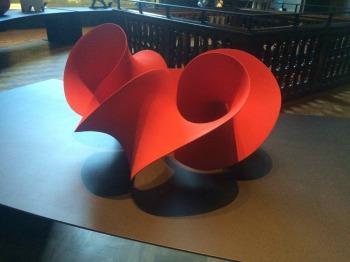 Cerámica contemporánea Merete Rasmussen Red twisted form, 2012