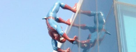 La estatua coreana de Spider-Man con una gran erección por fin ha sido retirada
