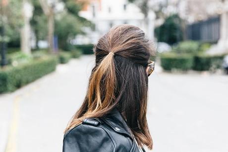 SweatShirt-Blanco_Suite-Leopard_Skirt-Topshop-Balenciaga_Cut_Out_Boots-Biker_Jacket_Maje-Street_Style-67