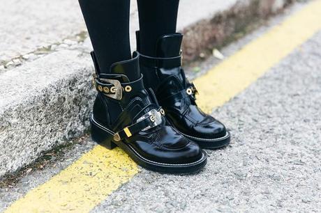 SweatShirt-Blanco_Suite-Leopard_Skirt-Topshop-Balenciaga_Cut_Out_Boots-Biker_Jacket_Maje-Street_Style-73