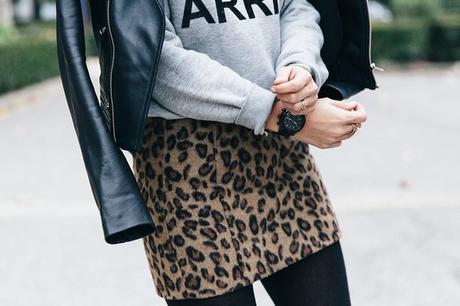 SweatShirt-Blanco_Suite-Leopard_Skirt-Topshop-Balenciaga_Cut_Out_Boots-Biker_Jacket_Maje-Street_Style-74