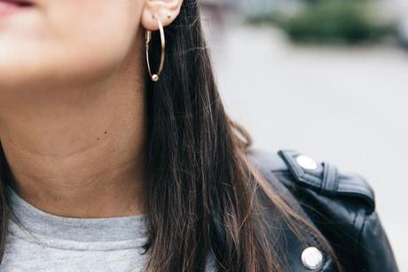 SweatShirt-Blanco_Suite-Leopard_Skirt-Topshop-Balenciaga_Cut_Out_Boots-Biker_Jacket_Maje-Street_Style-62