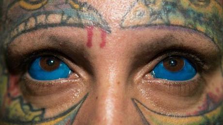 Peligrosa moda de l tatuajes en los ojos
