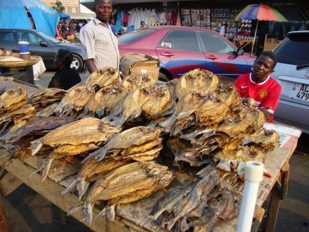 Comiendo en Kawaza Village (Mfuwe - Zambia)
