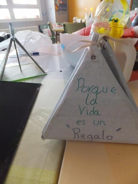 Formas tridimensionales / Packaging & Publicidad o de cómo exponer una figura geométrica como si de un producto de marketing se tratara Formas tridimensionales / Packaging & Publicidad o de cómo exponer una figura geométrica como si de un producto de marketing se tratara