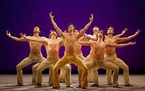 Angel Corrella cuelga las zapatillas, mientras España exporta artistas.