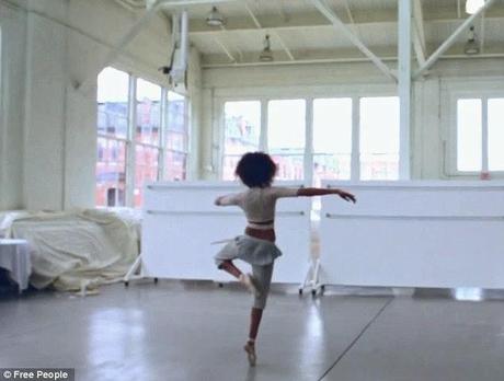 Free People y el polémico anuncio de ballet