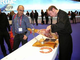 Degustación de jamón, Fitur, Feria intenacional de turismo, Madrid, La vuelta al mundo de Asun y Ricardo, round the world, mundoporlibre.com