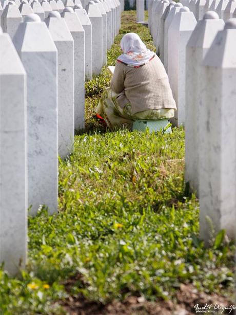 Srebrenica, 6 días de julio escritos en rojo - 2 (Judit Urquijo)