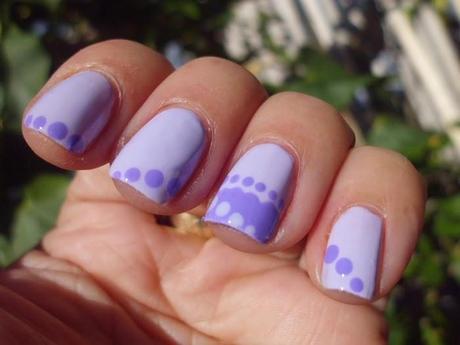 manicura morada y malva