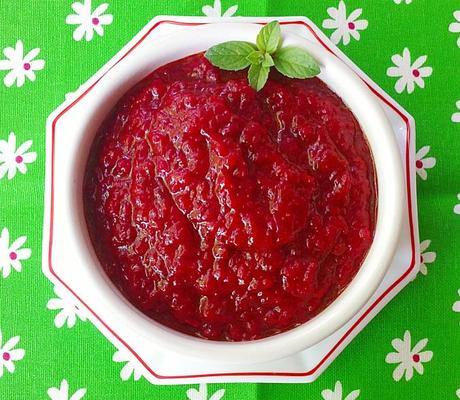Salsa de tomate casera con remolacha