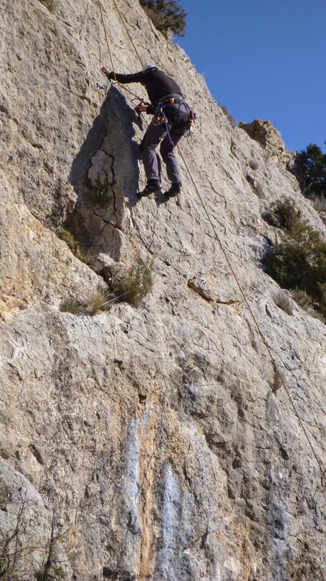 Escalada en Castillonroi sector de invierno: Los Amics