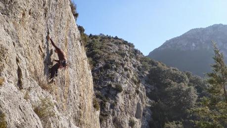 Escalada en Castillonroi sector de invierno: Los Amics