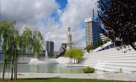 Paseando por el Parc de l'Espanya Industrial