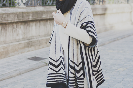 GRAPHIC PONCHO