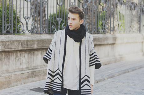 GRAPHIC PONCHO