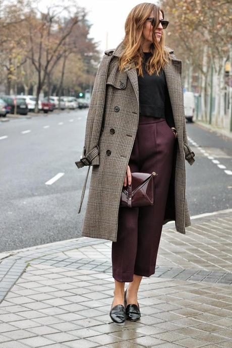 trench de paño y mocasín