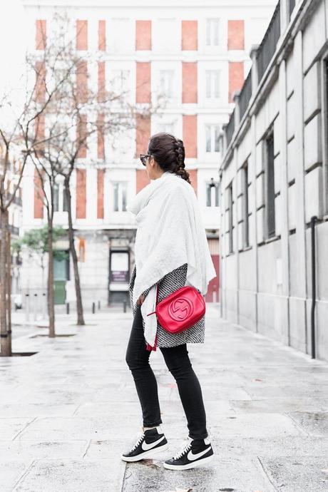 Mixing_Prints-Striped_Top-Red_Bag-Gucci_Disco_Bag-Outfit-Street_Style-Collage_Vintage-24