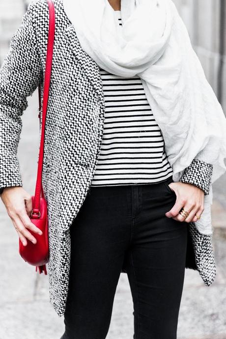 Mixing_Prints-Striped_Top-Red_Bag-Gucci_Disco_Bag-Outfit-Street_Style-Collage_Vintage-37