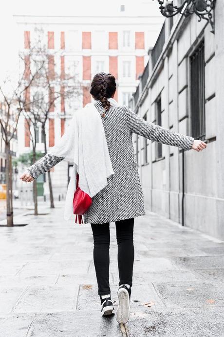 Mixing_Prints-Striped_Top-Red_Bag-Gucci_Disco_Bag-Outfit-Street_Style-Collage_Vintage-7