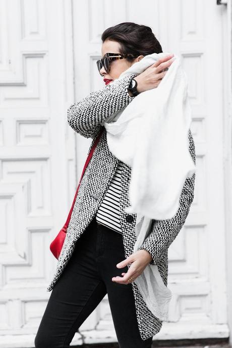 Mixing_Prints-Striped_Top-Red_Bag-Gucci_Disco_Bag-Outfit-Street_Style-Collage_Vintage-10