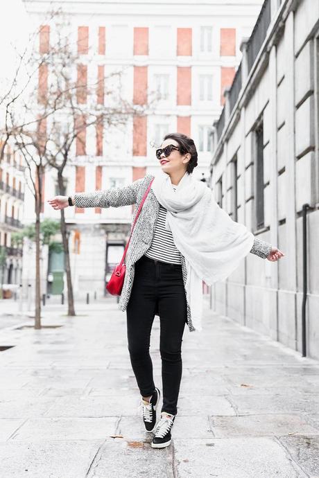 Mixing_Prints-Striped_Top-Red_Bag-Gucci_Disco_Bag-Outfit-Street_Style-Collage_Vintage-35