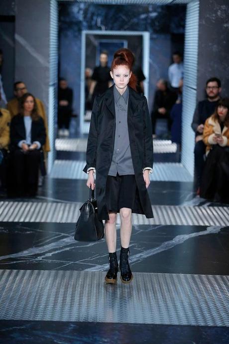 Prada se vuelve andrógina con una adelanto de su próxima colección.