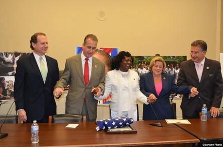 Tania Bruguera confirma su alianza con la contrarrevolución vende patria de Cuba [+ fotos]