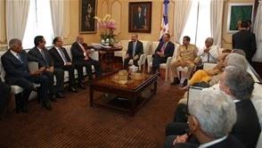 Danilo juramenta comisión para 50 Aniv. Revolución Abril.