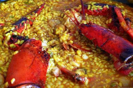 paella con bogavante