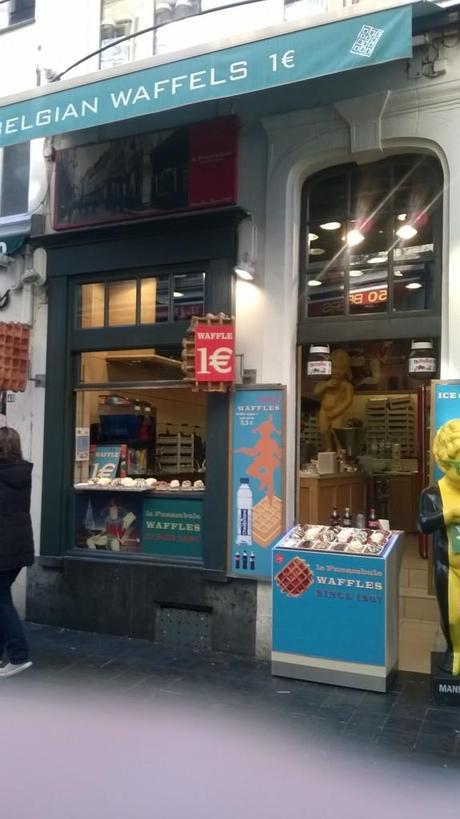 Restaurantes en Bruselas, donde comer (parte I) waffles maneken pis