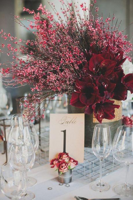 Modern Cranberry Centerpiece // photo by Chaz Cruz Photographer, planning by Swann Soirées, florals by Rae Florae - perfect for a cranberry and gold wedding, maybe add some gold?