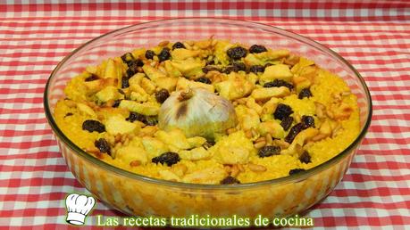 Receta de arroz al horno con pollo, pasas y piñones