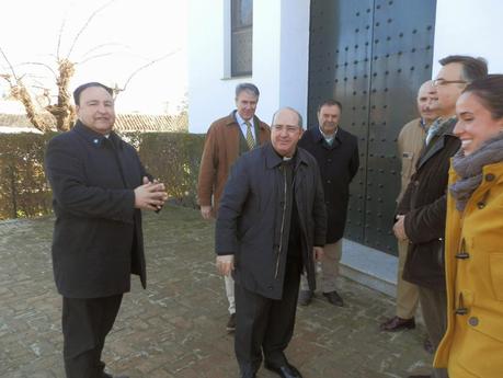 Visita del Obispo Auxiliar al santuario de la Divina Pastora