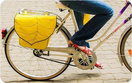 mochila hoja amarilla