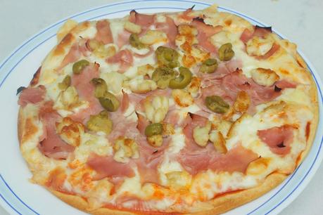 Pizza de pollo y jamón sencilla