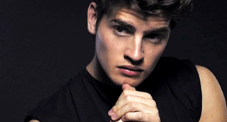 http://1.bp.blogspot.com/-1xJwCEvmWGI/USqPfmZmSAI/AAAAAAAAMJI/xqJquwlCdSc/s400/Gregg-Sulkin-Julian-delirium.png