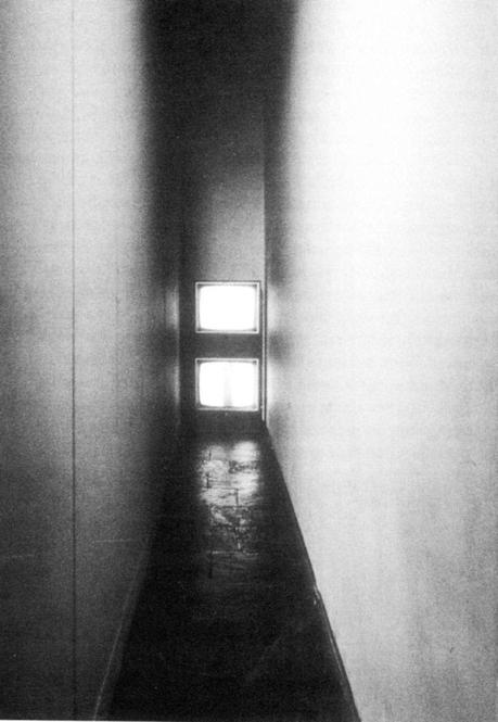 corridor-with-tv-bruce-nauman