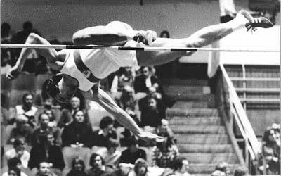 Dick Fosbury o el éxito de un saltador diferente