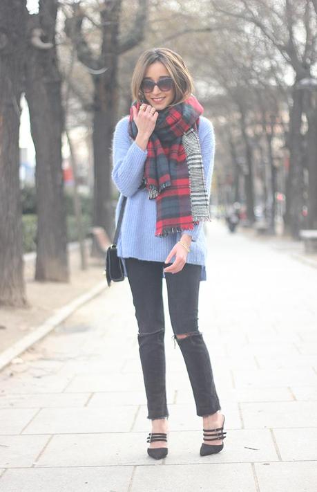 blue light sweater and tartan02