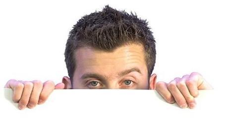 7 Cosas que sólo los introvertidos entenderían cheeky business man - blank space for writing 3