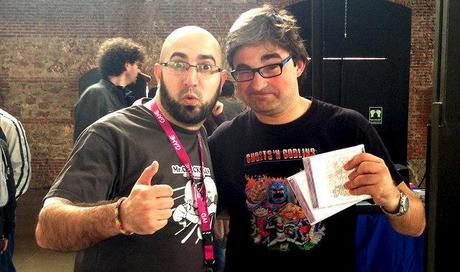 Jon emocionado al vender algo en la pasada RetroMadrid