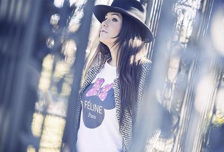 street style barbara crespo féline parís tshirt hat leather pants fashion blogger outfit blog de moda