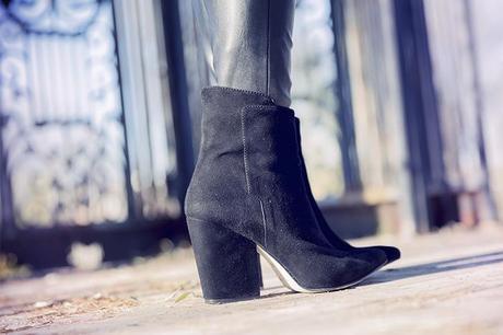 street style barbara crespo féline parís tshirt hat leather pants fashion blogger outfit blog de moda