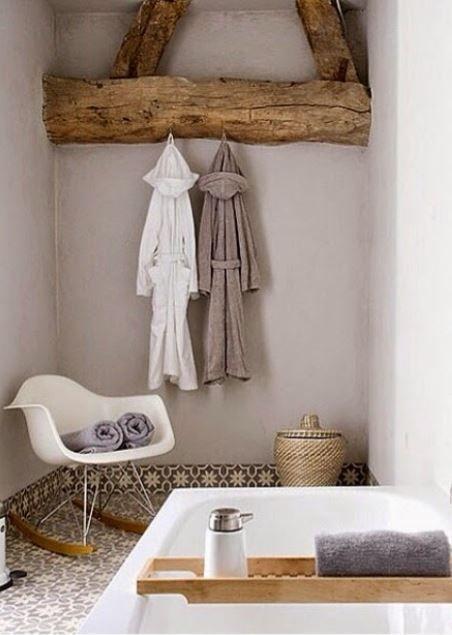 Baños en blanco y madera: Frescura y calidez imagen 11