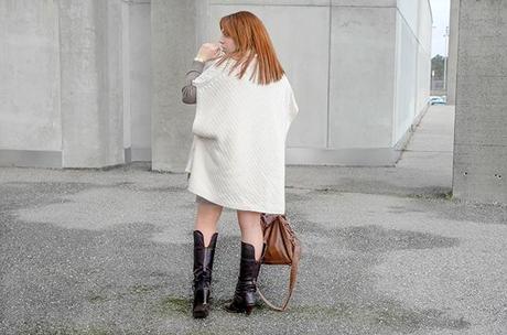 Capa blanca y vestido de lana Massimo Dutti