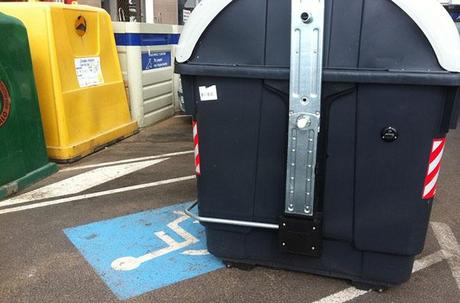 Denuncian que los nuevos contenedores suprimen plazas para discapacitados en Arrecife