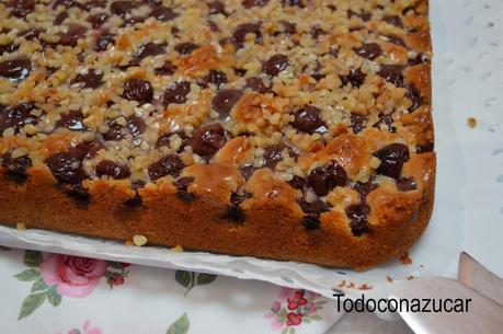 PASTEL DE CEREZAS Y MAZAPÁN