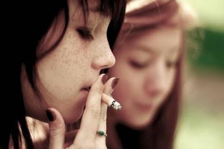 Adolescentes creen que fumar 'ocasionalmente' es seguro